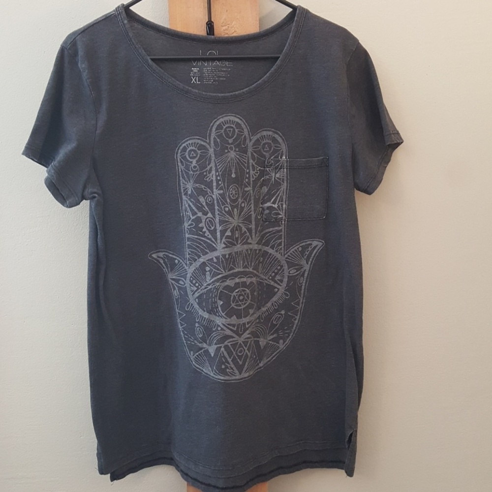 Scoop neck tee with front pocket
